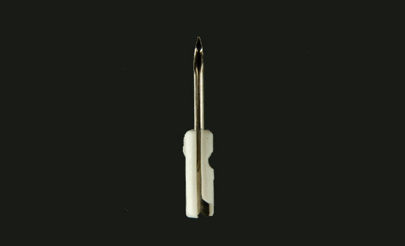 AIGUILLE AVEC COUTEAU PLASTIQUE POUR PISTOLET "FIN" (vendu par 5)